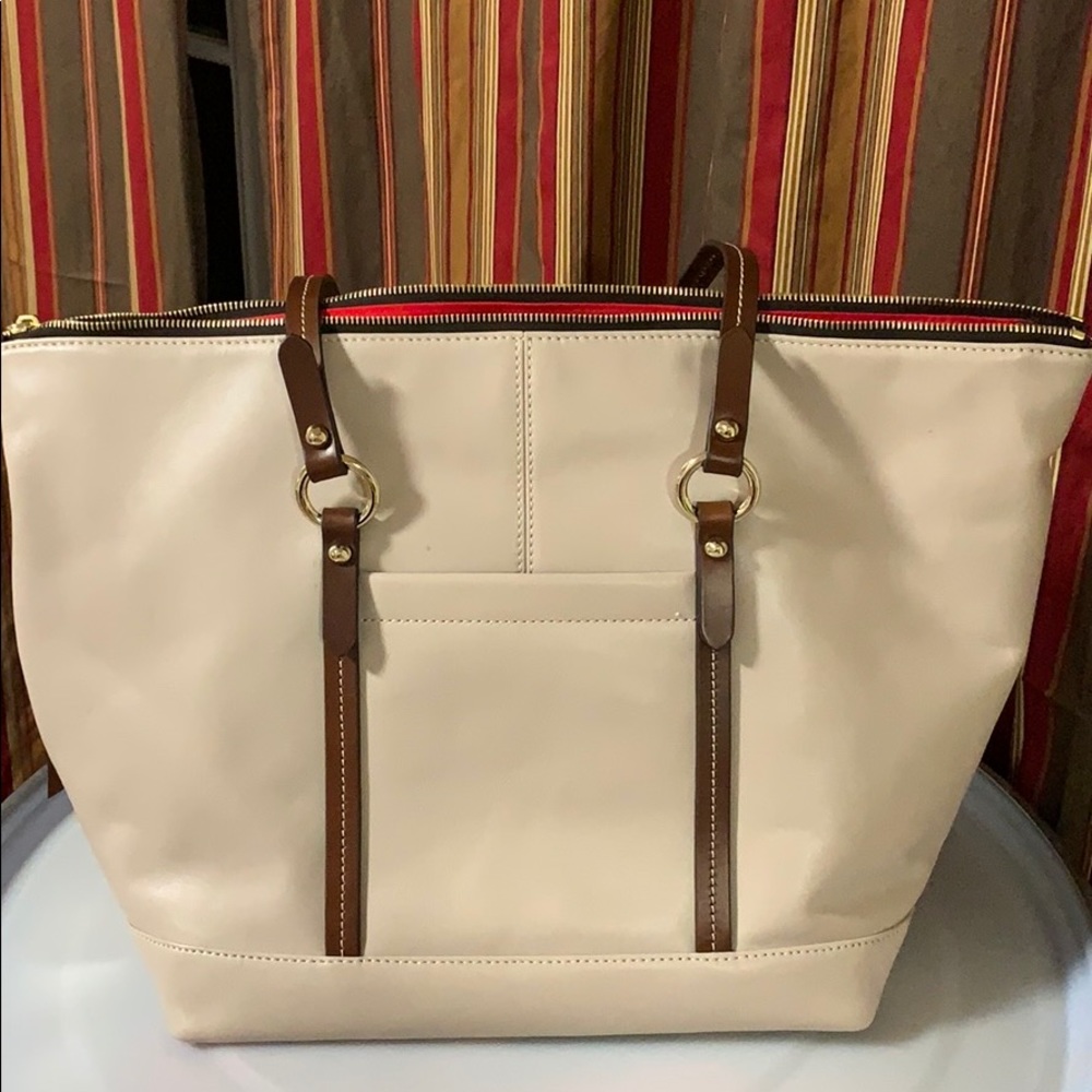 Dooney &Bourke Large tote. - Picture 3 of 5